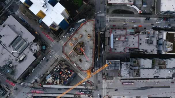 Overhead Time Lapse Cranes Building Skyscraper Downtown Seattle — Stockvideo