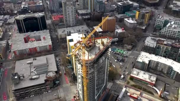 Rising Aerial Shot Skyscraper Construction Amazon Downtown Headquarters Seattle — ストック動画