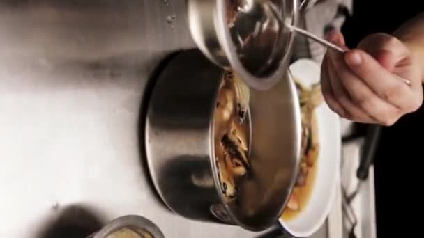 Vertical Shot Delicious Soup Being Prepared Professional Chef Kitchen Close — Videoclip de stoc