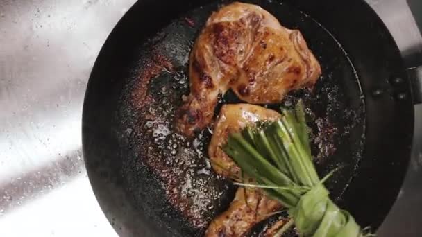 Oil Dabbing Chicken Thighs Lemongrass While Cooking Pan Top — Stock videók