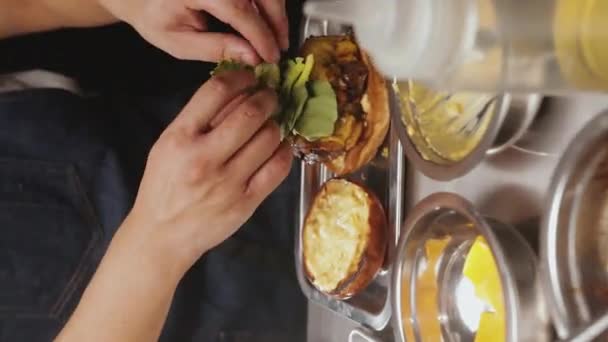 Preparing Yummy Burger Fresh Lettuce Close Vertical — Vídeo de Stock