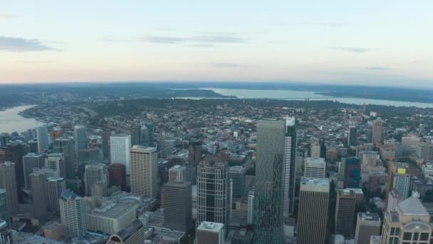 Широкая Воздушная Съемка Небоскребов Центре Сиэтла Озером Юнион Озером Вашингтон — стоковое видео