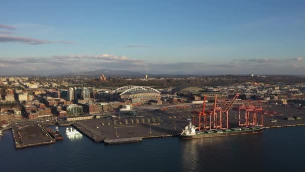 Aerial Shot Zooming Seattle Stadium District Port Seattle — Stockvideo