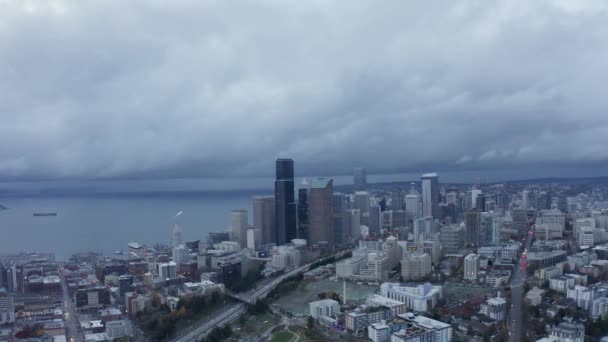 Slow Moving Drone Shot Seattle Skyscrapers Cloudy Stormy Day — Wideo stockowe