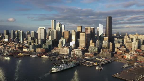 Aerial Seattle Beautiful Downtown Skyline Sunset Ferry Docked Loading Passengers — Stockvideo