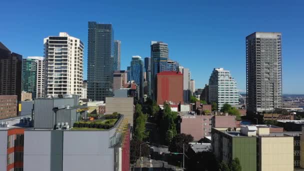ワシントン州シアトルのベルタウン地区の空中撮影 — ストック動画