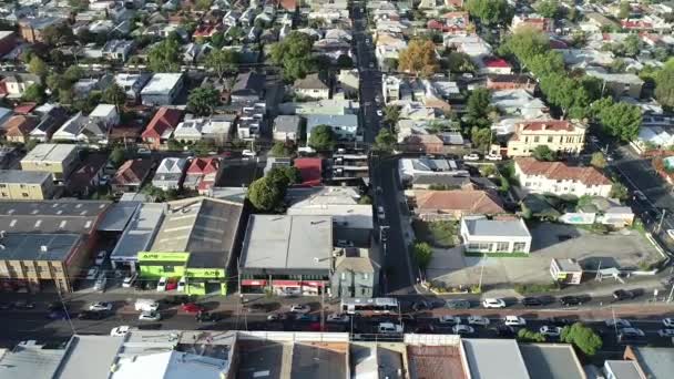 Smooth Aerial Perspective Tracking Zoom Shot Inner City Traffic Moving — Video Stock