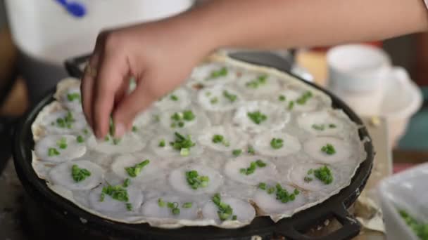 Crispy Making Garnishing Kanom Krok Green Spring Onion Famous Thai — 비디오