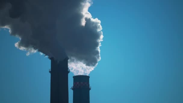 Vysoké Průmyslové Komíny Emise Skleníkových Plynů Atmosféry Globálního Oteplování Koncept — Stock video