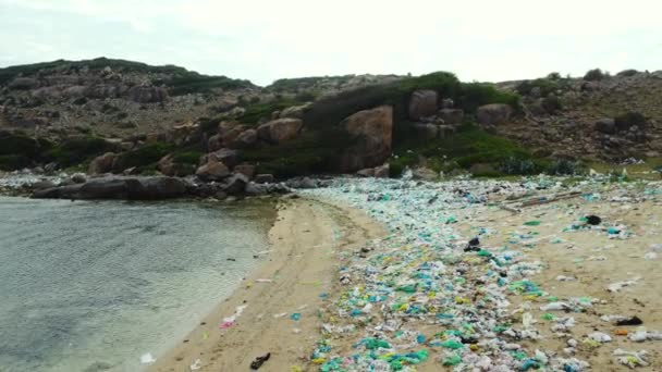 Aerial View Showing Most Polluted Beach Earth Covered Plastic Bottles — Stok video