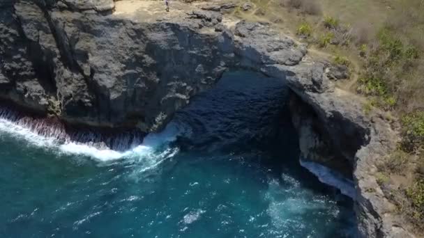 Gorgeous Aerial View Flight Drone Shot Natural Bridge Broken Beach — Stockvideo