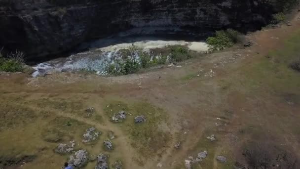 Dramatic Aerial View Flight Drone Camera Pointing Shot Broken Beach — Video Stock