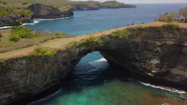 Spectacular Aerial View Flight Fly Backwards Drone Shot Natural Bridge — Wideo stockowe