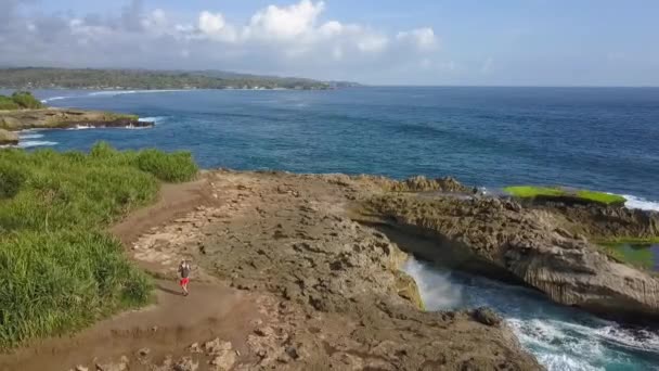 Calmer Aerial View Flight Fly Backwards Drone Shot Big Ocean — Vídeos de Stock