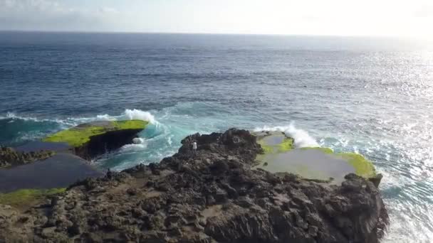 Spectacular Aerial View Flight Fly Backwards Drone Shot Big Ocean — Video Stock