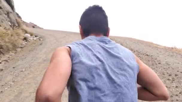 Back Shoulders Male Running Hill Work Out 4K60 — Video Stock