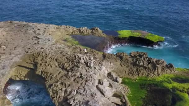 Amazing Aerial View Flight Fly Backwards Slowly Tilt Drone Shot — Stock video