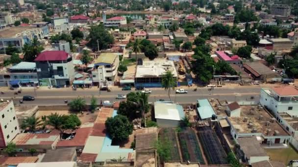 Cinematic Top Rise Aerial View African City Neighborhood Road Traffic — стокове відео