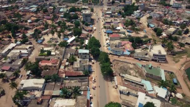 Cinematic Aerial View African City Neighborhood Roads Traffic Lom Africa — Vídeos de Stock