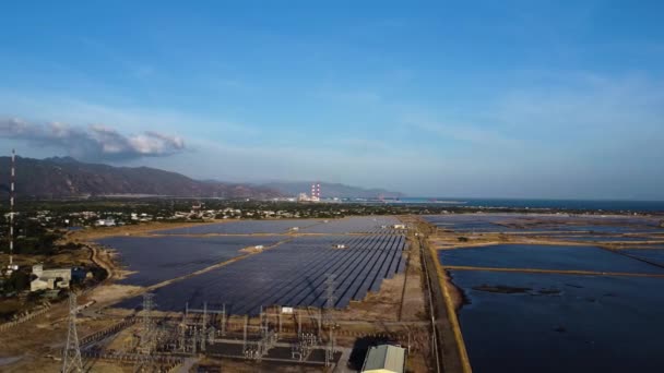 Centrala Electrica Regenerabila Panouri Solare Panorama Aeriană — Videoclip de stoc