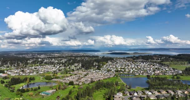 Wide Panning Aerial Oak Harbor Many Suburban Home Communities — Vídeo de stock