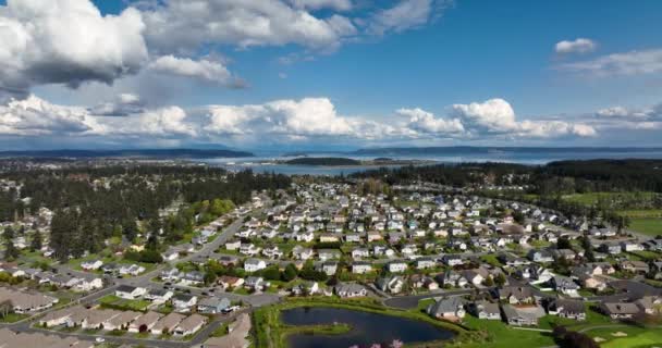 Quick Aerial Reveal Suburban Military Housing Whidbey Island — ストック動画