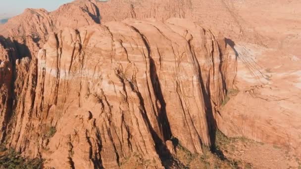 Panning Antenne Van Utah Woestijn Bergen Zomer Hitte — Stockvideo