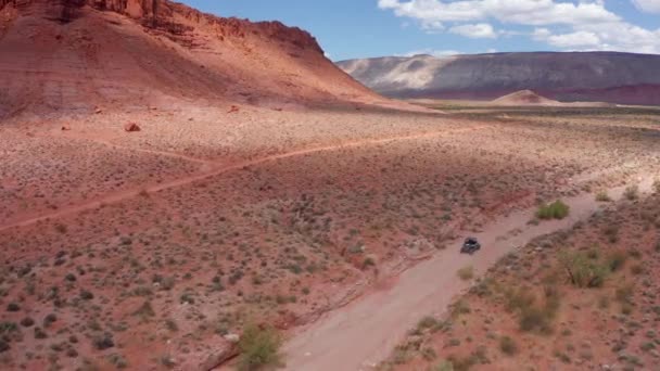 Wide Aerial Shot Dune Buggy Driving Utah Hurricane Valley — Vídeos de Stock