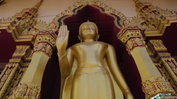 Golden Buddha Statue Wat Plai Laem Temple Koh Samui Zoom — Vídeo de Stock