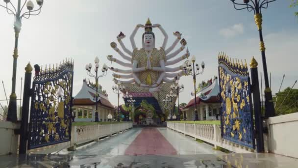 Front View Wat Plai Laem Temple Thailand Multiple Arms Statue — Vídeo de Stock