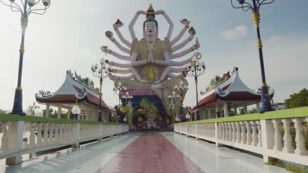 Zoom Shot Wat Plai Laem Temple Koh Samui Multiple Arms — Vídeo de Stock