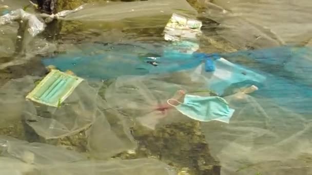 Non Recyclable Plastics Masks Waters Beach Close — 图库视频影像