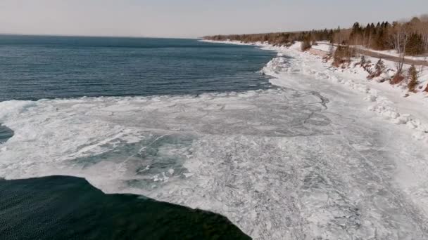 Flyover View Duluth Ice Sheets Lake Superior Minnesota Aerial — Stock videók