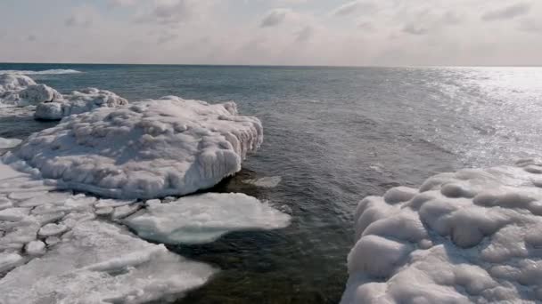 Large Ice Structures Duluth Seaside Lake Superior Minnesota Day — 图库视频影像