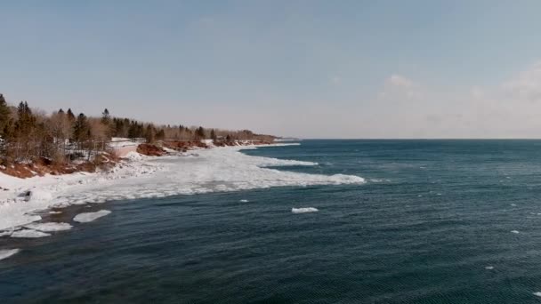 Frozen Coast Calm Ocean Waters Duluth Minnesota Winter Aerial Shot — Stock videók