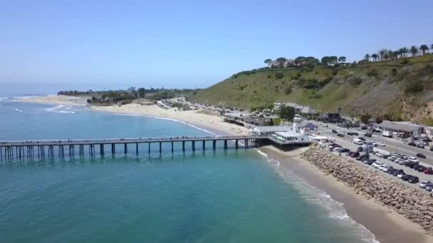 Malibu Pier White Restaurant Highway Parking Lot Fantastic Aerial View — Vídeos de Stock