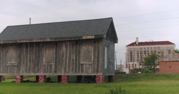 Low Angle Establishing Shot Old House Galveston Texas — Video Stock