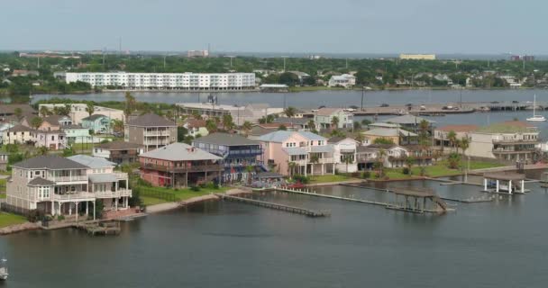 Aerial Affluent Lakefront Homes Galveston Texas — Stok video