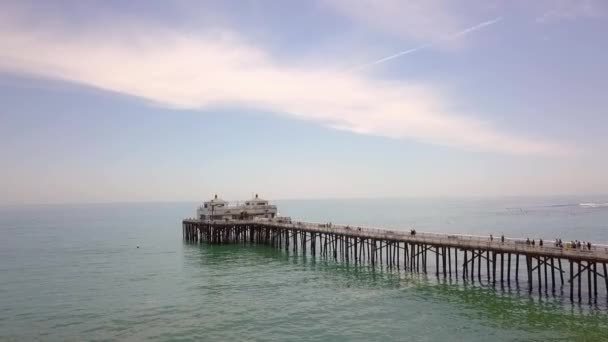 Malibu Pier Oblíbenou Destinací Malibus Nejznámější Památkou Nádherný Letecký Pohled — Stock video