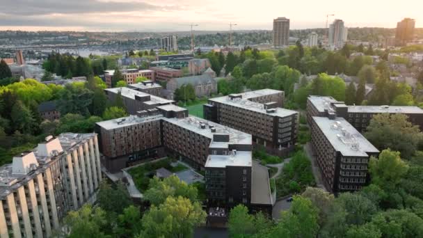 Orbiting Aerial Newest Residence Halls Oak Willow Madrona Mccarty — Video Stock