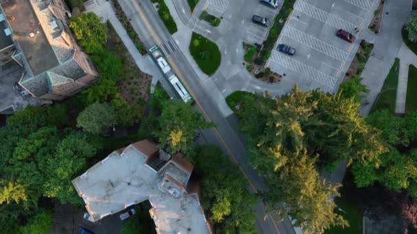 Top Aerial Shot Bus Traveling University Washington Campus Seattle — Stockvideo