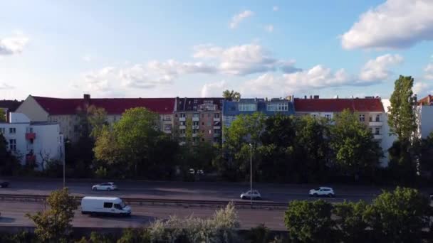 Side Bahn Tracks Hwy Next Tree Calmer Aerial View Flight — Stock Video