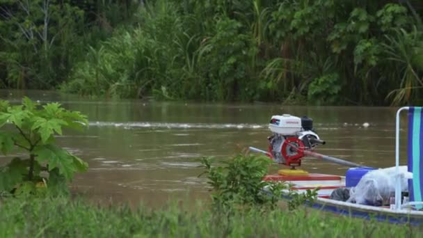 Close Pan Shot River Brazil Motor Boat Two Tourist Seats — Stockvideo