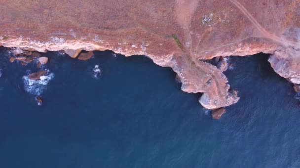 Top Aerial View Waves Splash Rocky Seashore Background Flight High — Vídeos de Stock