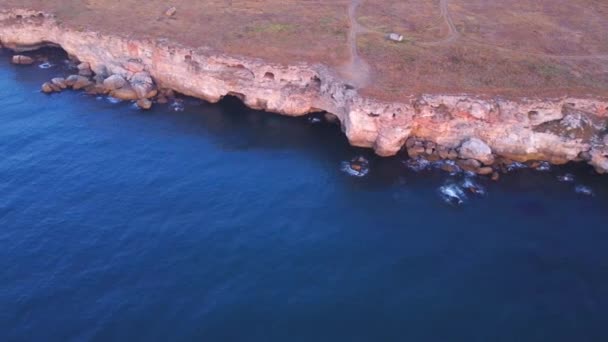 Top Aerial View Waves Splash Rocky Seashore Background Flight High — Vídeos de Stock