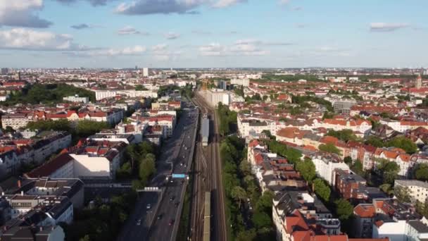 Berlin Bahn Yellow Subway Arrives Station Calmer Aerial View Flight — Stok video