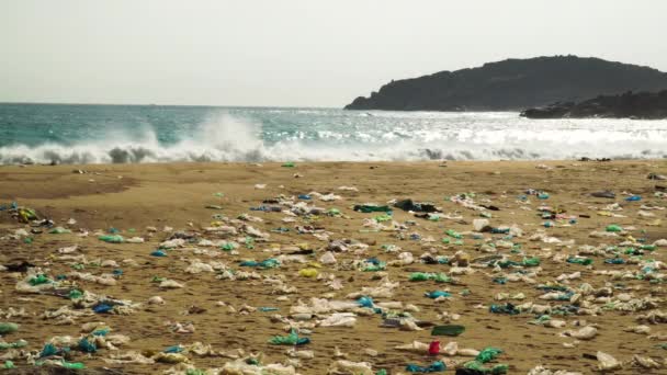 Beach Densely Polluted Plastic Garbage Powerful Waves Break Coast — 비디오