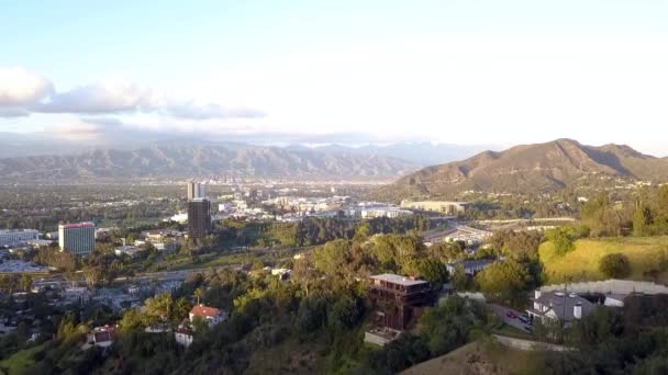 Universal City Overlook Golden Hour Spectacular Aerial View Flight Panorama — Vídeos de Stock