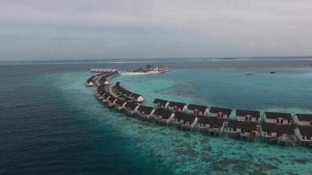Drone Tiro Das Villas Água Nas Maldivas Full — Vídeo de Stock