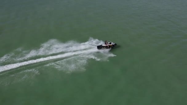 Persoon Snelheid Fast Ski Doo Jet Ski Tijdens Zomer Het — Stockvideo